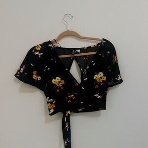 H&M Divided Crop Top Women’s Size Small, Black Floral Tie
